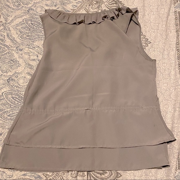S Gap Gray Ruffle Tank - Picture 4 of 4